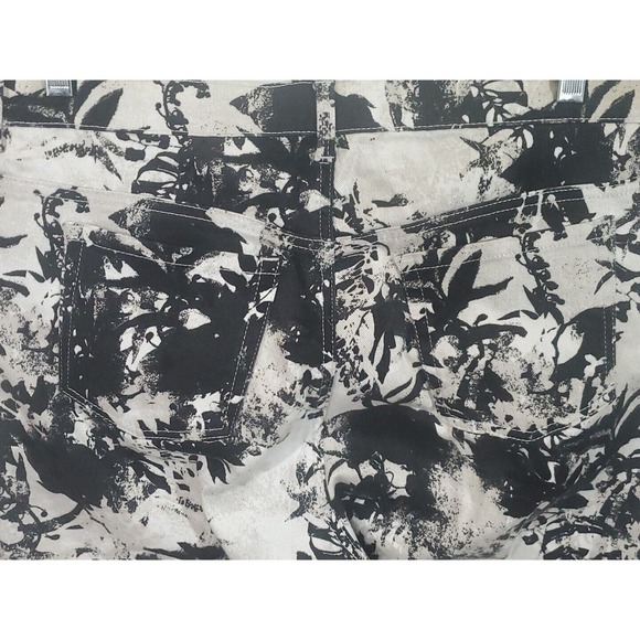 Gloria Vanderbilt Amamda Size 18 Cotton Blend Stretch Foliage Print Capri Pants - Picture 8 of 12